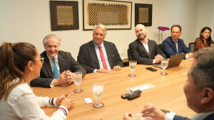 Inversionistas del sector hotelero se reúnen con representantes de la CAF y de la Senatur